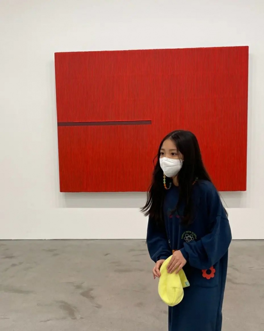 정시아 딸 시우, 언제 이렇게 컸대…엄마 닮아 우아하게 갤러리 방문
