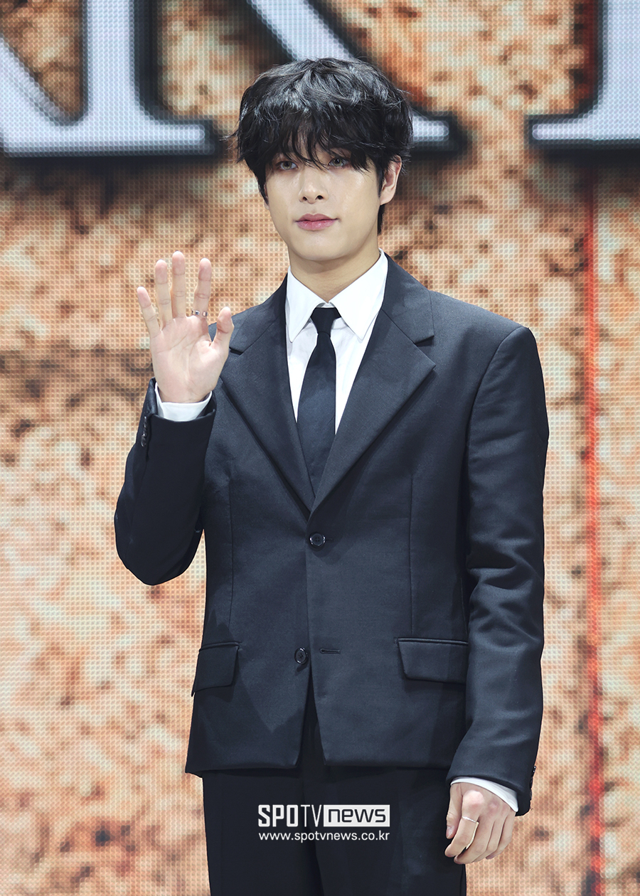 [포토S] 엔하이픈 제이크, 수줍은 손인사