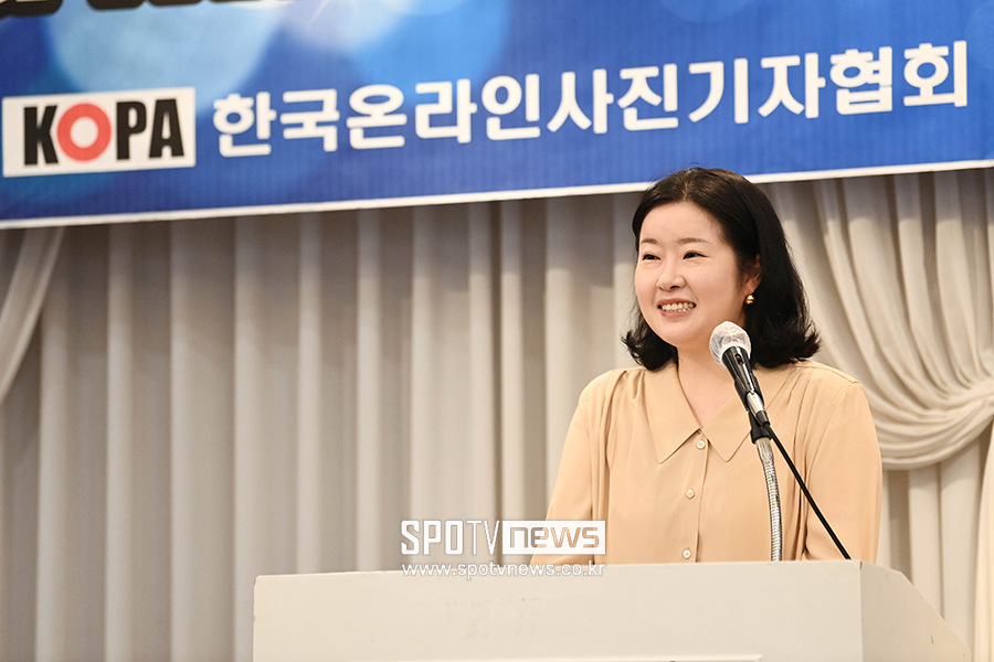 [포토S] 인사말 하는 정소희 한국온라인사진기자협회장