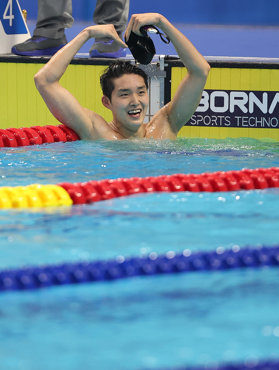 [항저우 NOW] 3관왕 해냈다! 김우민, 자유형 400m 金…박태환 이후 13년 만에 대업