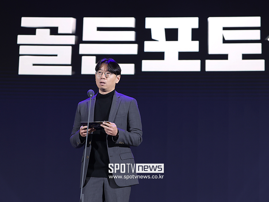 [포토S] 골든포토상 시상하는 지형준 한국스포츠사진기자협회 회장