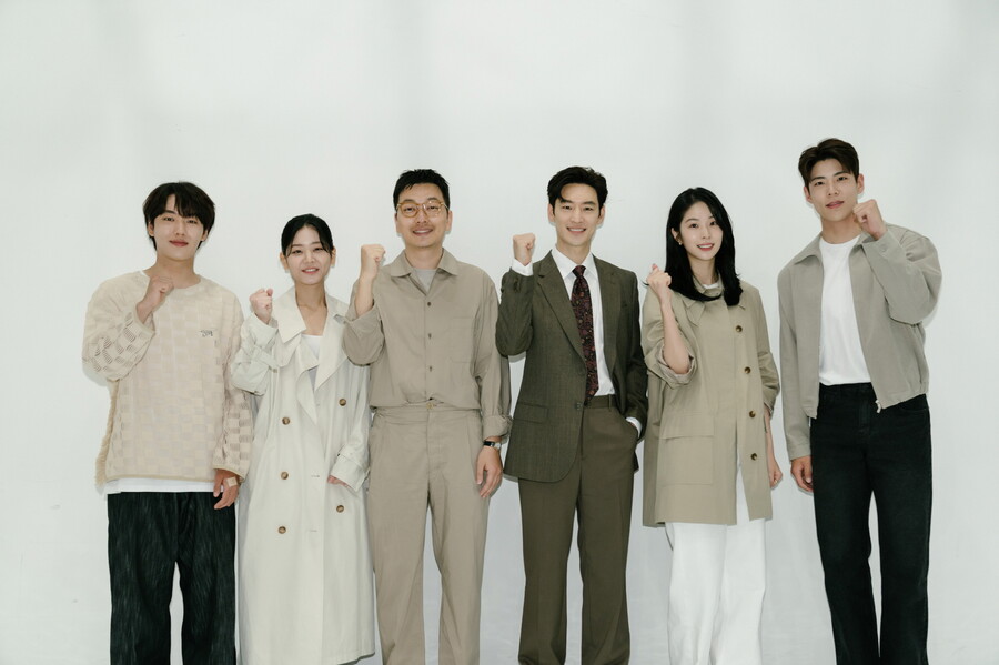 수사반장 1958 이제훈, 원조 박반장 최불암 만났다…대본리딩 현장 공개