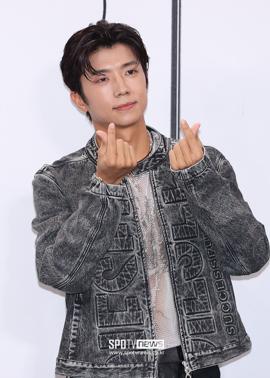 [포토S] 2PM 우영, 하트 받으세요