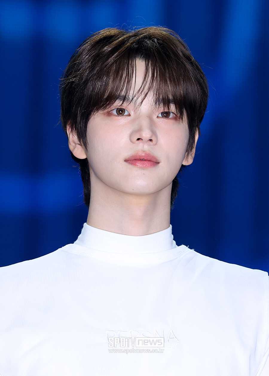 [포토S] 투어스 신유, 눈부신 비주얼