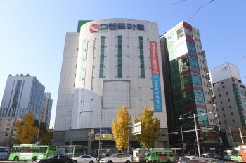 이랜드, 신촌 그랜드마트 패션∙외식 복합관 탈바꿈