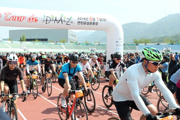 2019 뚜르 드 디엠지 참가 1500여명 평화기원 폐달