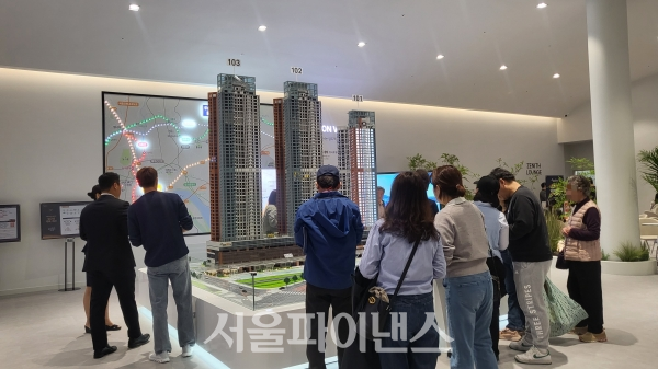 [현장+] 두산위브더제니스 평내호평역 N49 견본주택 가보니
