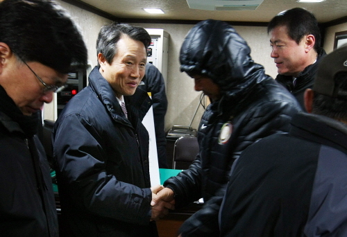 [동정] 권도엽 국토부 장관, 건설근로자 새벽인력시장 방문