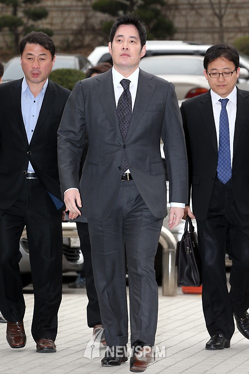 [뉴스핌 포토] 국감 불출석 정용진 신세계 부회장, 벌금은?