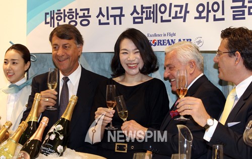 [뉴스핌 포토] 대한항공, 1등석 승객에 명품 샴페인 서비스