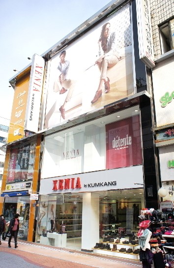 금강제화, 할인점 전용매장 확대 나서