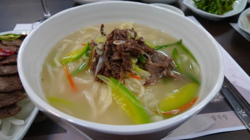 생방송 투데이 남대문 골목 칼국수집, 단돈 5500원에 비빔밥까지?