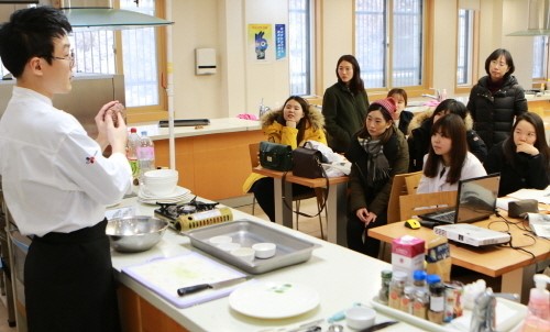[포토] CJ프레시웨이, 서울여대서 ‘할랄메뉴 시연’