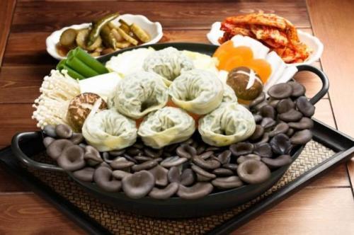 생방송 투데이 버섯전골 칼국수 맛집, 진한 한우 육수+4가지 비법양념 등 고수의 맛