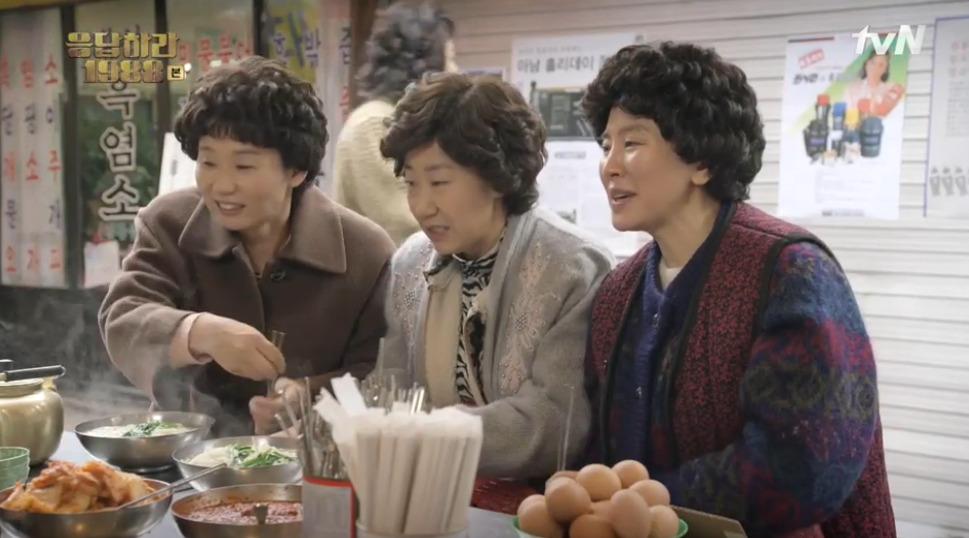 응답하라 1988(응팔) 라미란·이일화·김선영, 시장 투어…이일화, 김선영에 오이를 왜 그리 많이 샀노?