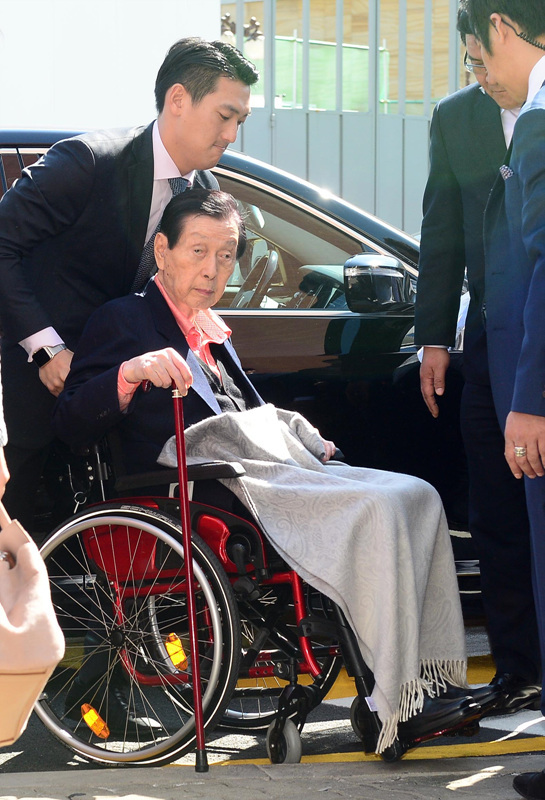 법원, 무단 퇴원 신격호에 정신감정 협조할지 밝히라