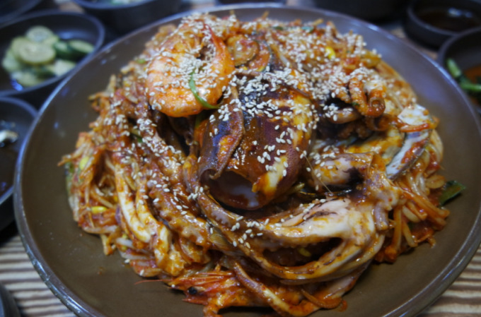 생방송 투데이 화끈한 삼합찜, 소갈비+낙지+전복 등 육지와 바다의 만남…리얼 맛집 대박