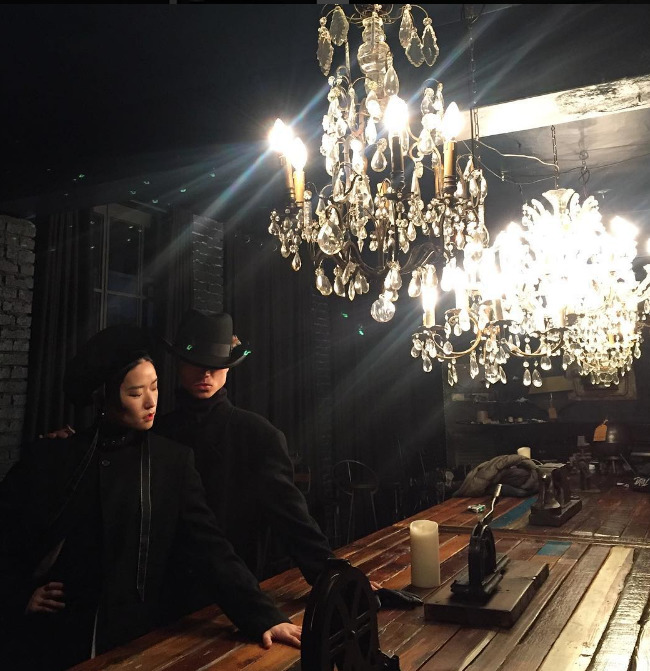 가수 이랑, 남편과 인증샷 보니…카리스마 가득+세련미 폴폴