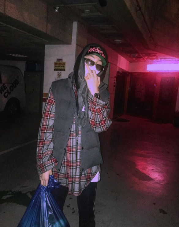 장용준, 고등래퍼 논란 사과문 삭제 후 손가락 욕 사진 게재 제이문 전용 청소부