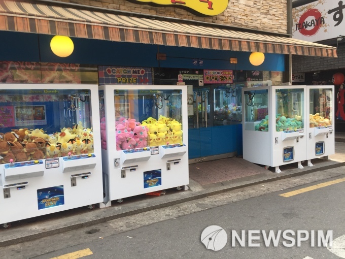 ‘인형뽑기방 1500개 시대’ 소소한 재미? 인생역전 한방 전초전?