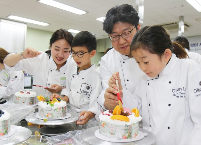 신세계푸드, 임직원 가족과 함께하는 ‘쿠킹클래스’ 