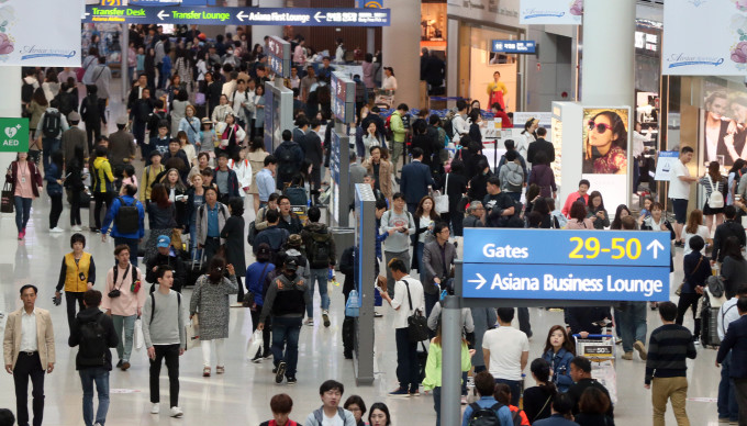 롯데면세점 인천공항 제1터미널 3개 사업권 철수 승인
