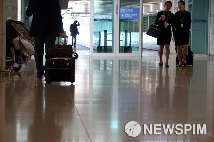 대한항공이 불붙였다..관세청, VIP의전 제한·수하물 검사 강화
