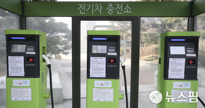 내일부터 환경부 전기차 충전카드로 민간 충전소 이용 가능