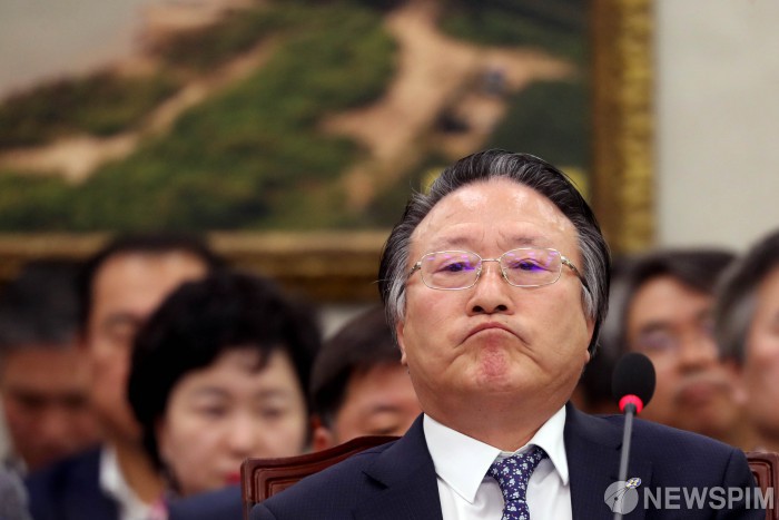 [사진] 입술 굳게 다문 김임권 수산업협동조합중앙회 회장