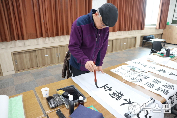 휴정 최문규 선생, 여수 쌍봉동에 ‘기미독립선언서’ 전문 기증