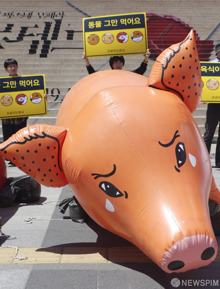 [사진] 동물해방물결, 육식 반대하고 채식 제안하는 탈육식 캠페인 돌입