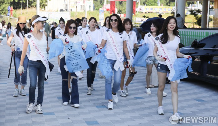 [사진] 환경보호활동 위해 대천해수욕장으로