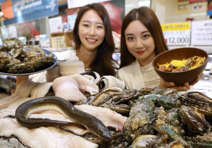 롯데마트, 초복맞아 보양식 장어·전복 할인판매