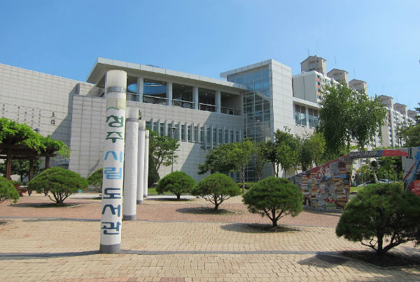 청주시립도서관, 8월 도서 대출권수 두 배 확대