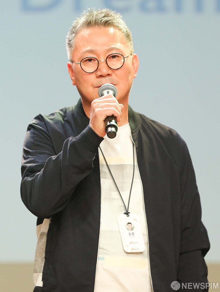 [사진] 인사말 하는 강준 제니스미디어콘텐츠 대표