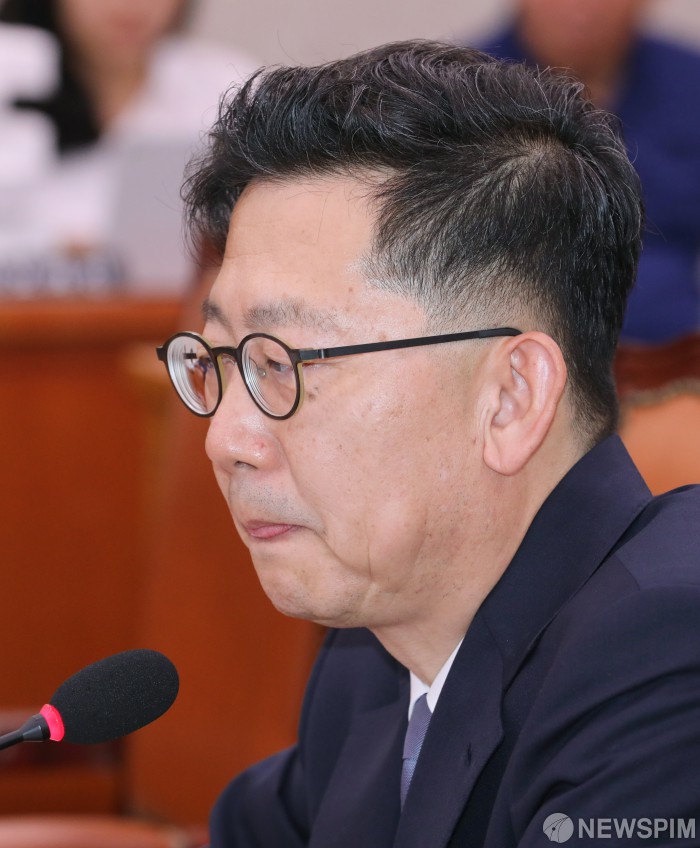 [사진] 생각에 잠긴 김현수 농림축산식품부 장관 후보자