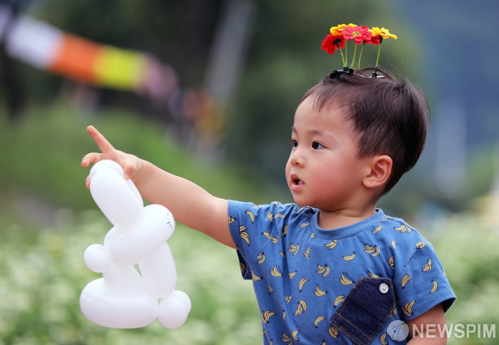 [사진] 평창백일홍축제 찾은 어린이