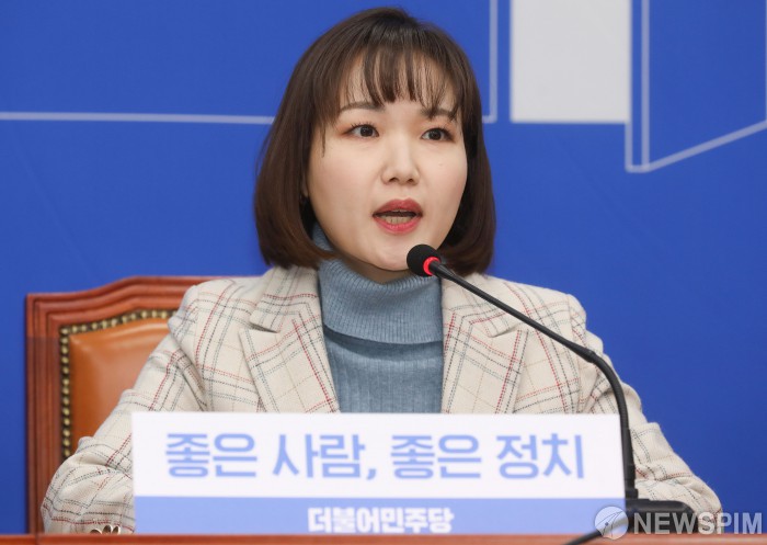 [사진] 영입 소감 밝히는 홍정민 로스토리 법률사무소 대표