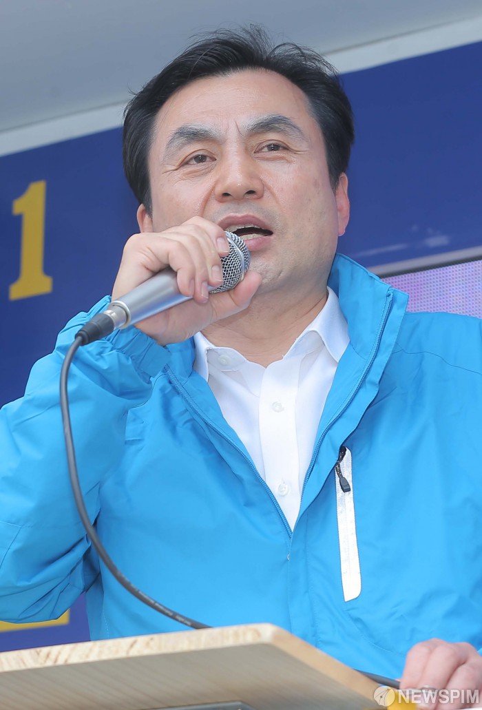 연설하는 안규백 후보
