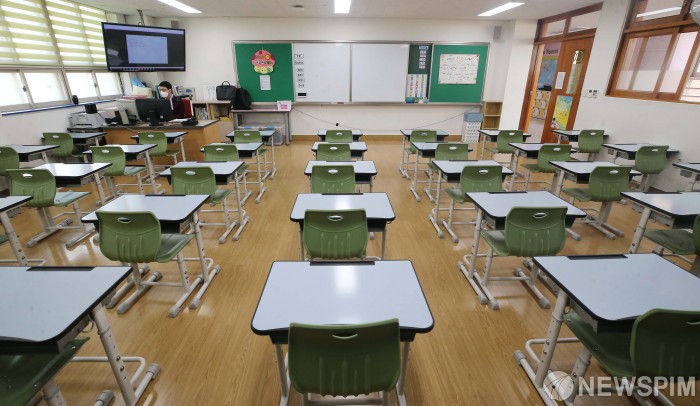 등교 개학은 시기상조…반대 여론에 국민청원까지 등장