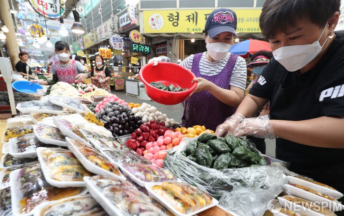 추석 앞둔 재래시장 떡집