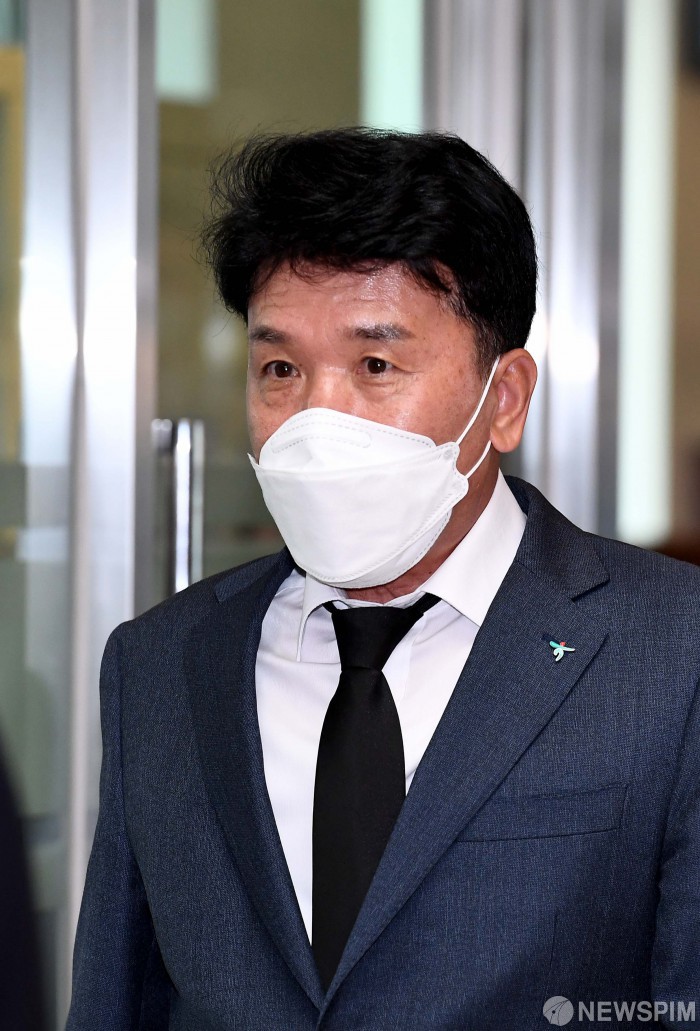 이건희 회장 장례 3일째, 조문 마친 함영주 하나금융지주 부회장