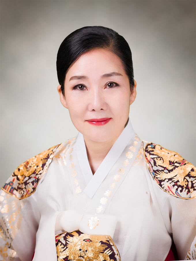 한복 대중화 아리랑주단 정인순 대표, 철탑산업훈장 수상 등