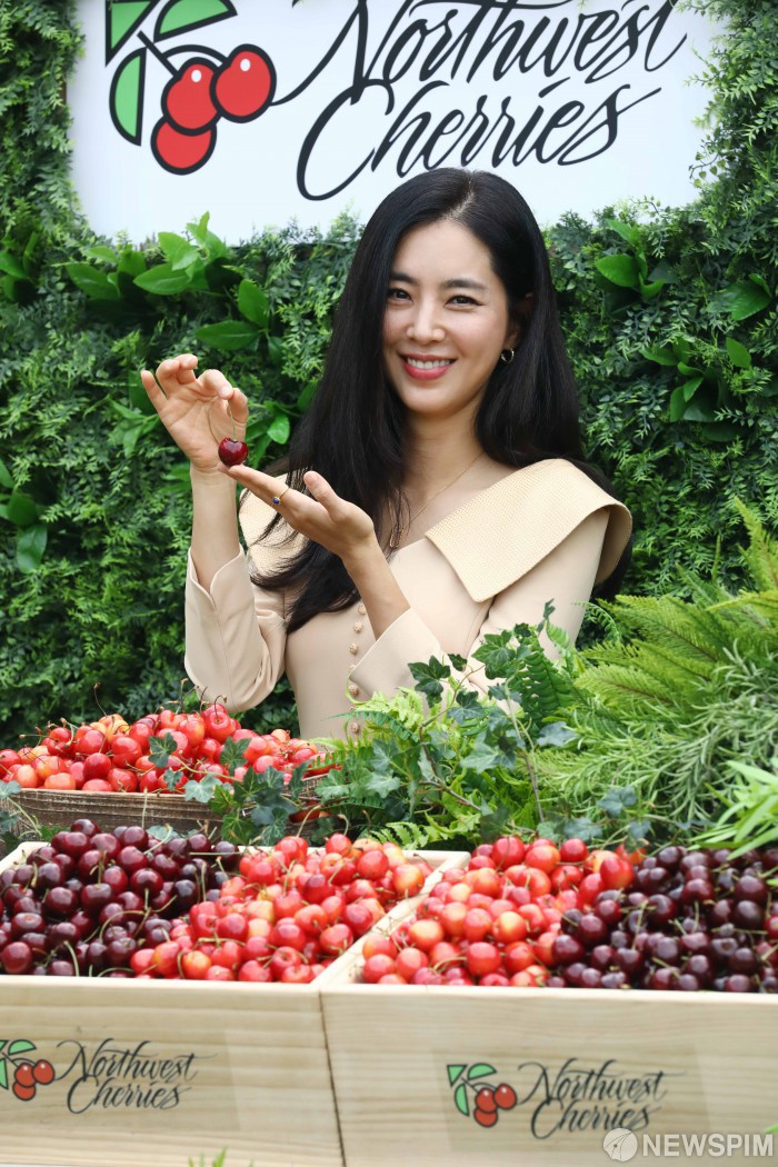 한채아 체리와 어울리는 상큼한 미소