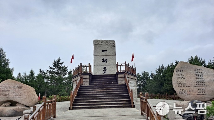 [코로나로 끊긴 한중관광길, 연변은 지금] 북간도의 자취대신 홍색으로 물든 용정 일송정  <4>