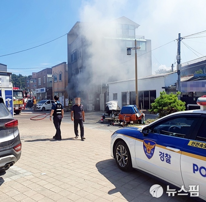 울진 식당건물서 화재...인명피해 없어