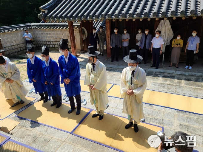 안동 도산서원 상덕사 참배하는 이낙연 후보