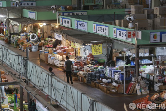 코로나19에 멈춰버린 마포농수산물 시장