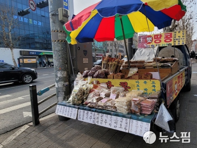 [노점상, 최후의 일자리] ② 생계의 끝자락, 노점상이 된 사람들