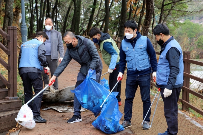 광양제철소 탄소중립 실천 플로깅 릴레이 참여